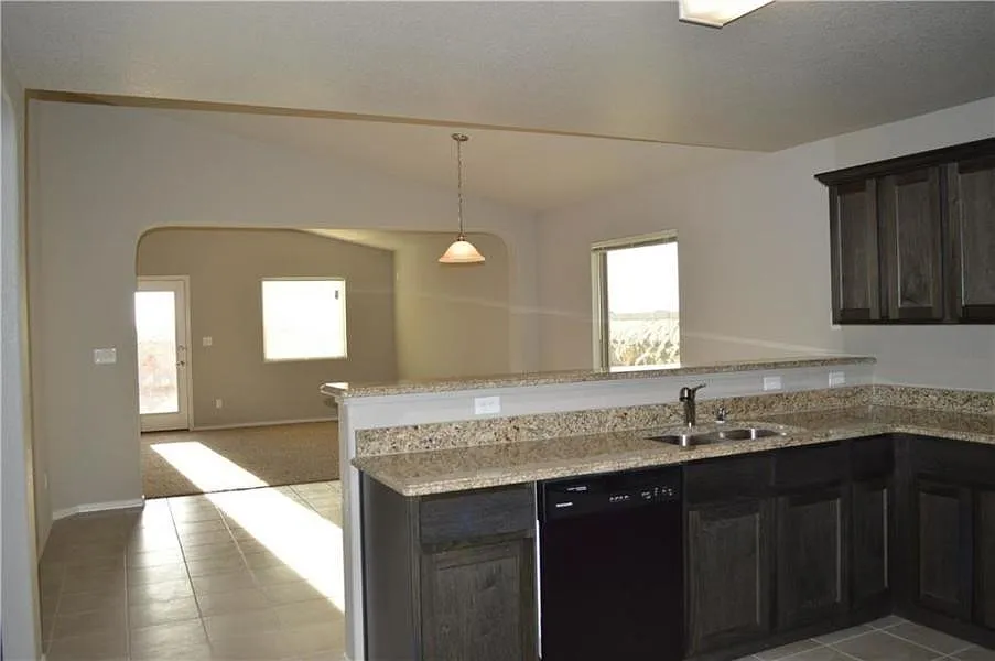 Gorgeous Three Bedroom Two Bath home in East El Paso!! — Photo 3