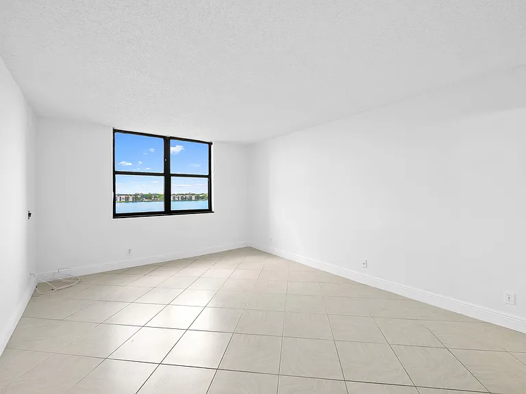 105 Lake Emerald Dr #706 — Photo 15