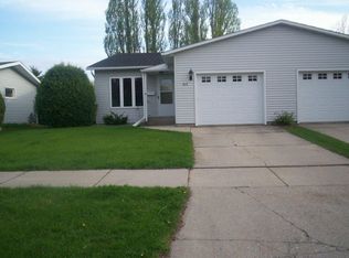 613 40th Ave S, Grand Forks, ND 58201