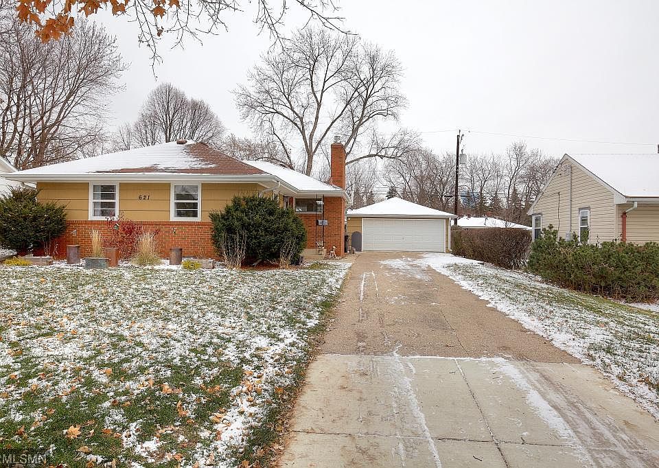 1st image of 621 Park Valley Dr W