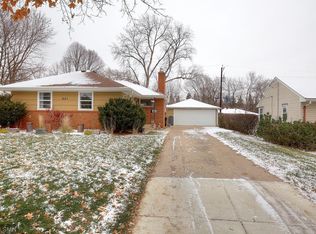 621 Park Valley Dr W, Hopkins, MN 55343