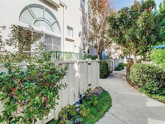 2nd image of 5455 Sylmar Ave APT 2902