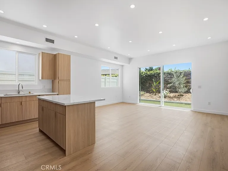 10053 Amestoy Ave — Photo 6