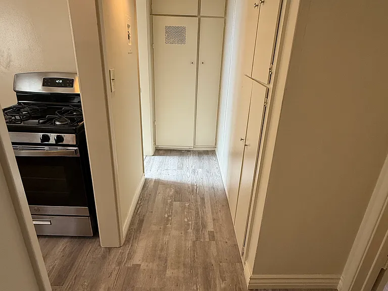 Village Glen Apartments — Photo 30