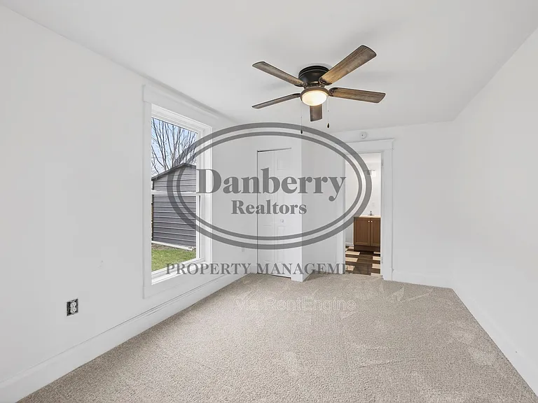 260 E 6th St — Photo 7