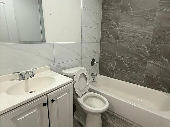 2nd image of 52C Yonkers Ave