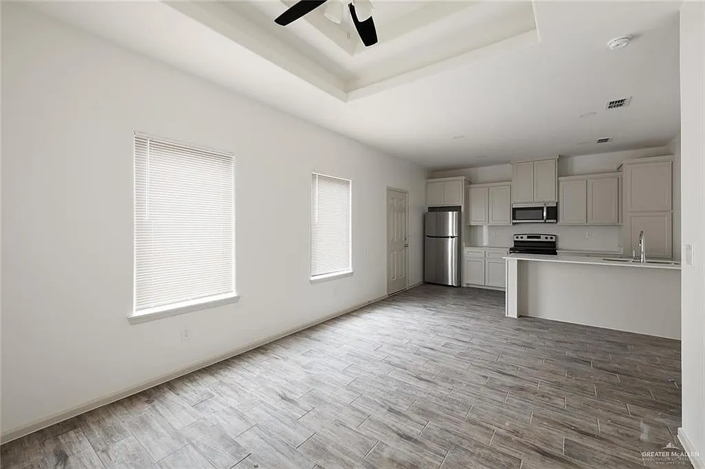 3 bed, 2.0 bath, 1009 sqft, $1,225 — Photo 4