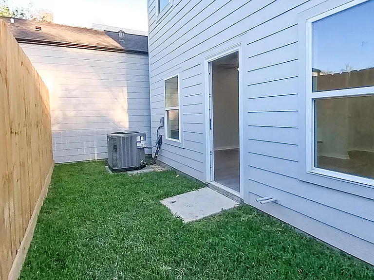 2832 Mansfield St — Photo 26