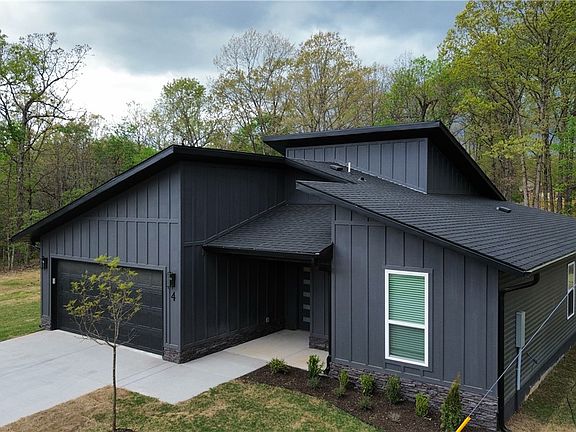 2nd image of 4 Shetland Cir
