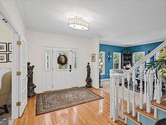 3rd image of 17 N Pheasant Run SE