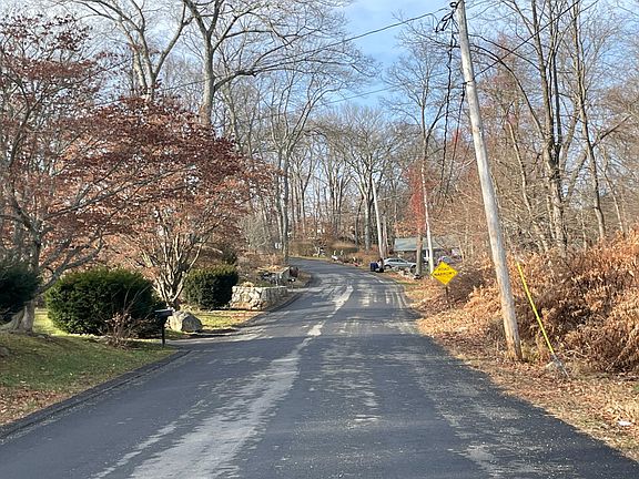 5th image of 4 Jordan Dr