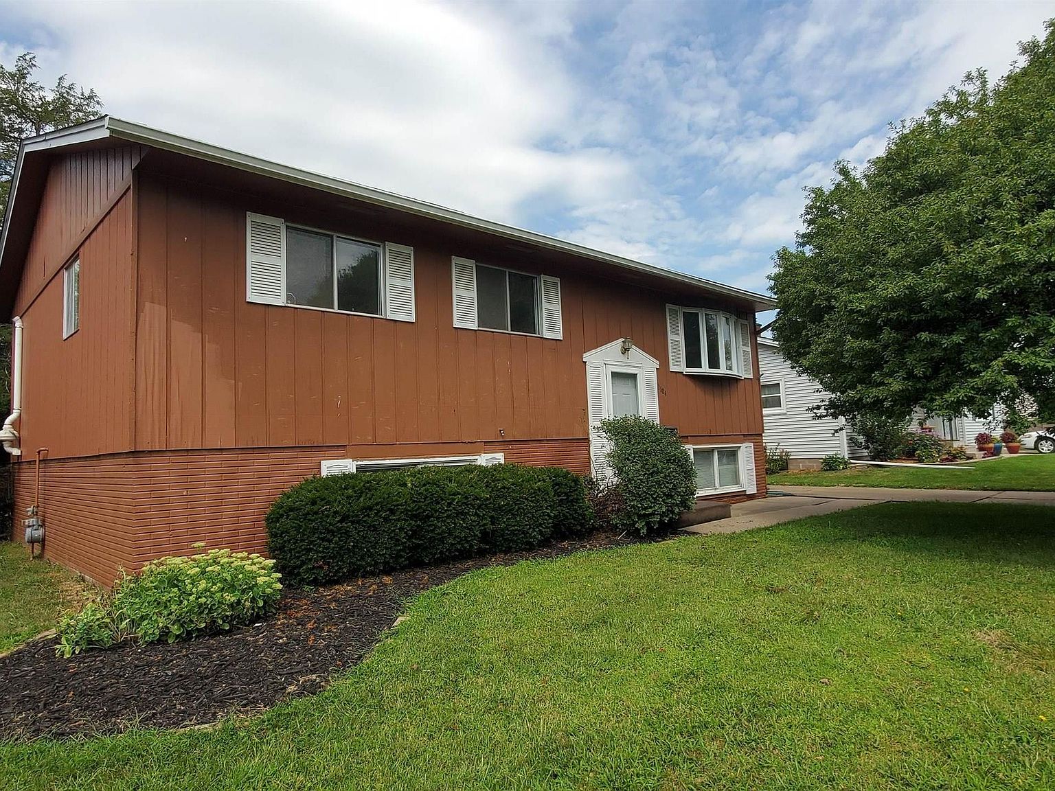 2104 N Gayman Ave, Davenport, IA 52804 Zillow