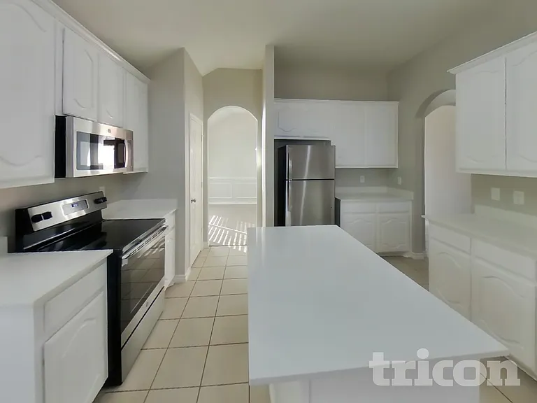 1217 Glencoe Dr — Photo 5