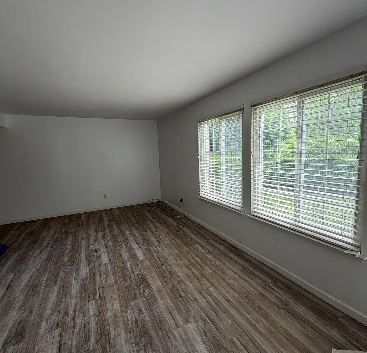 3 bed, 1.5 bath, 1183 sqft, $2,200 — Photo 3