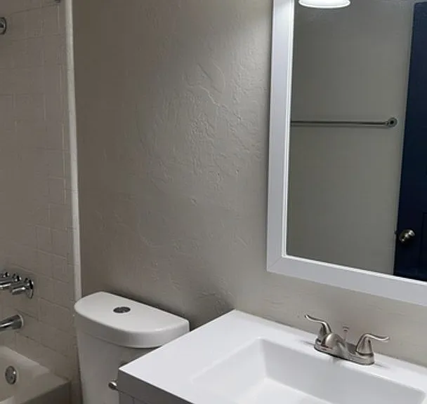 Waters Edge Apartments — Photo 47