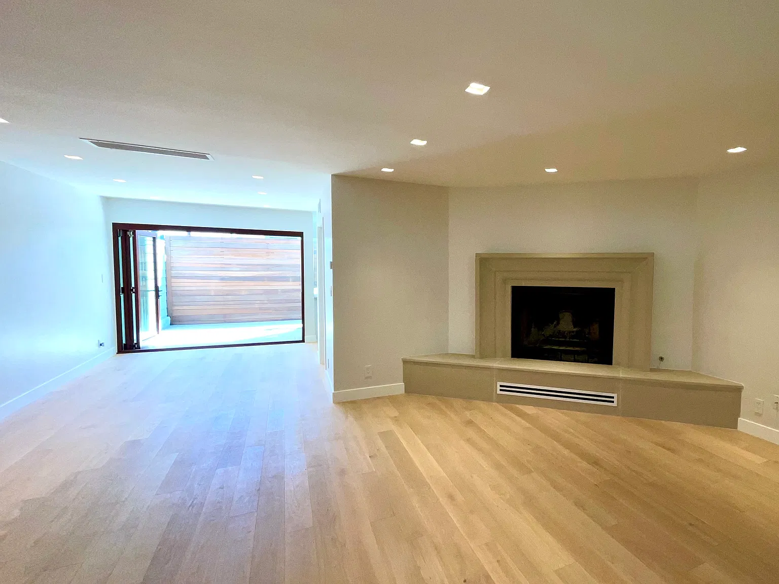 2 bed, 2.5 bath, 1674 sqft, $8,000 — Photo 4