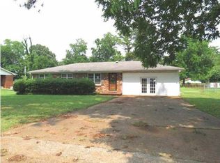 114 River Dr, Tuscumbia, AL 35674