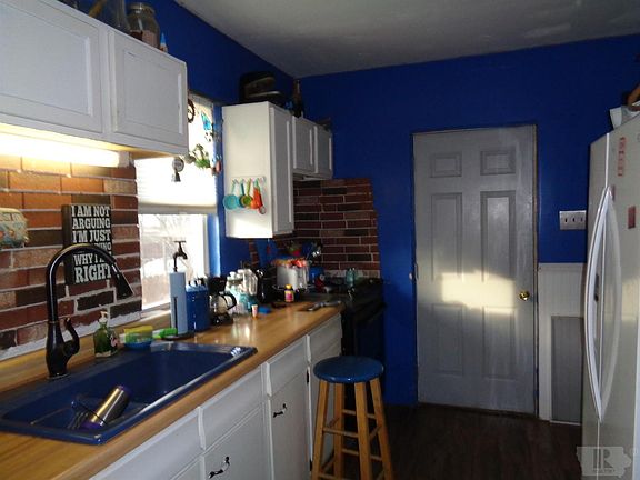 5th image of 202 Blaine St