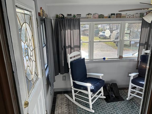 4th image of 17 Pine Ave