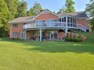 193 Peake Rd, Weems, VA 22576