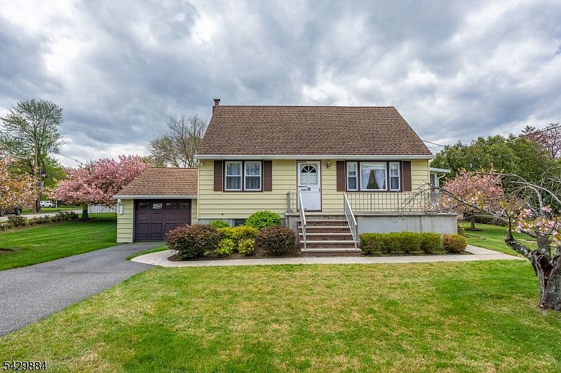 1st image of 1045 Preakness Ave