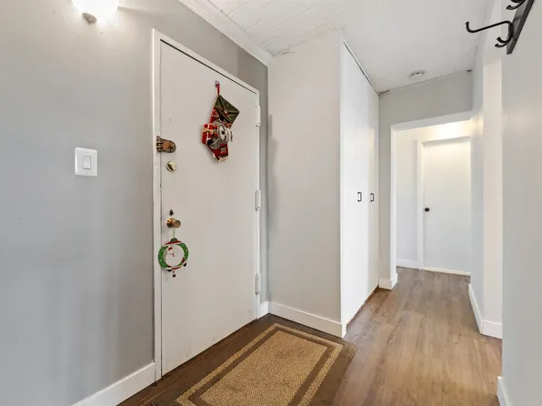 9060 Palisade Avenue image 13 of 27