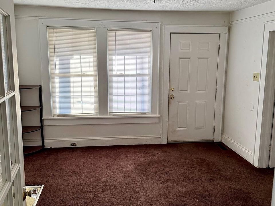 2nd image of 606 Campus St