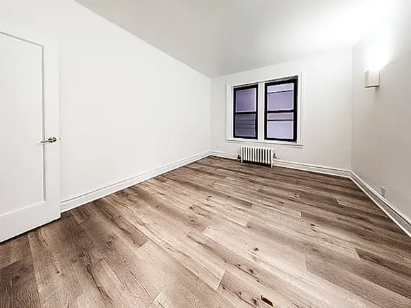 139 Payson Avenue image 4 of 8