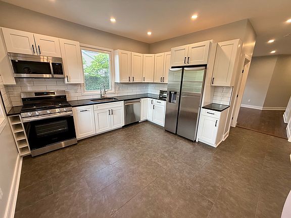 2nd image of 686 Lafayette Ave #1