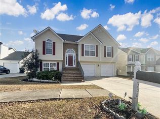 208 Hill Pine Rd, Fairburn, GA 30213