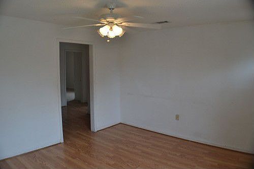4th image of 210 Howard Ave