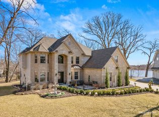 822 Hoyden Ct, Sugar Grove, IL 60554