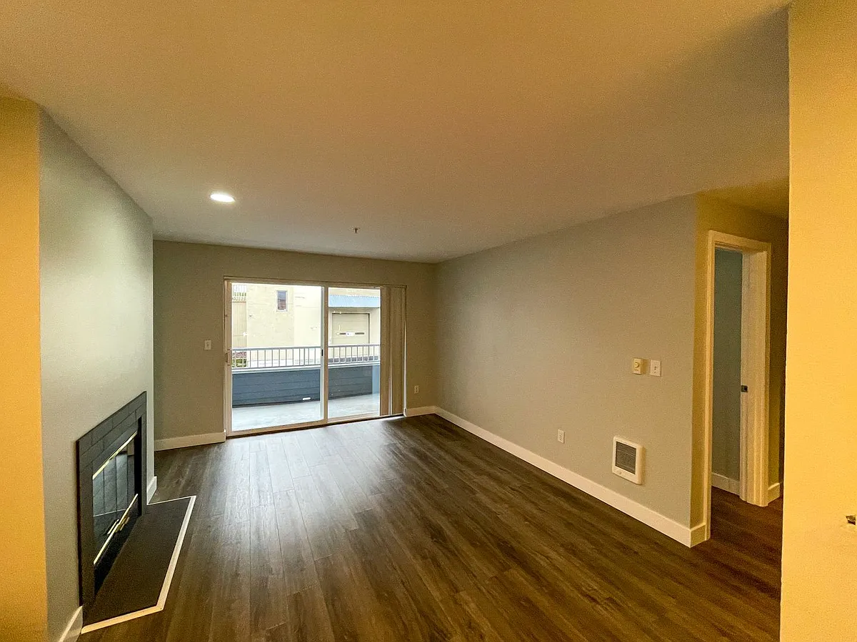 Building Photo - Interlake Apartments