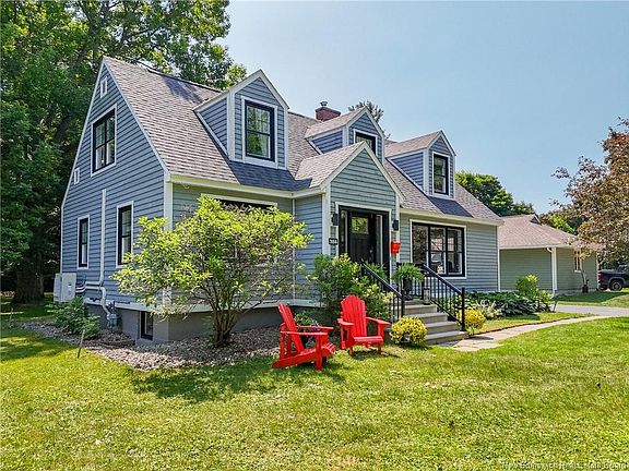 3rd image of 384 Parkhurst Dr