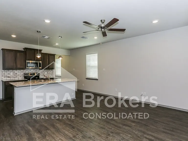 239 Green Valley Dr — Photo 6