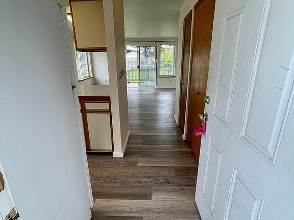 4th image of 632 D St APT E