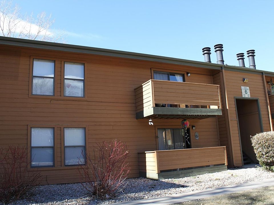 This cozy condo fronts to an open courtyard and sides to a popular walking path that leads to the Bear Creek Greenbelt with mile