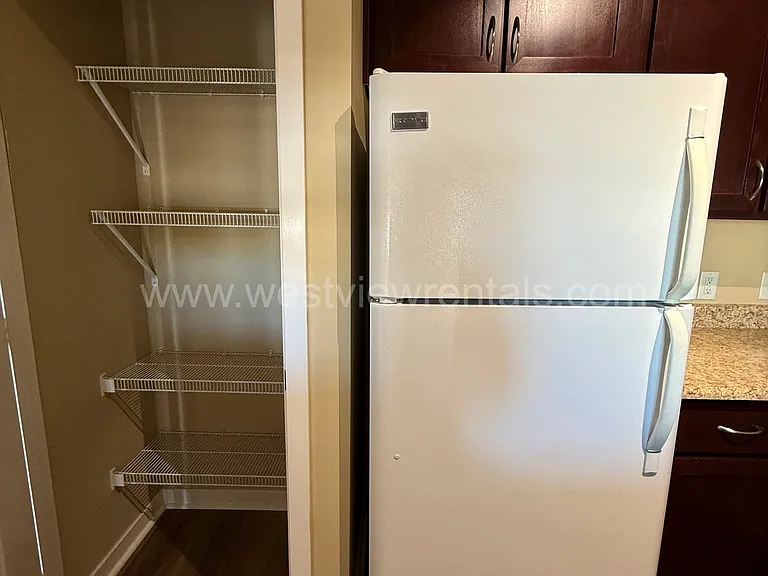 200 E Maple St — Photo 311