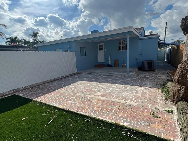 2645 SW 33rd Ave — Photo 13