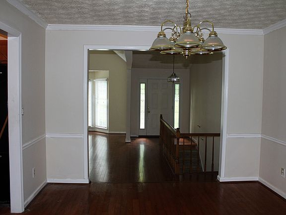 3rd image of 2247 Blenheim Ct