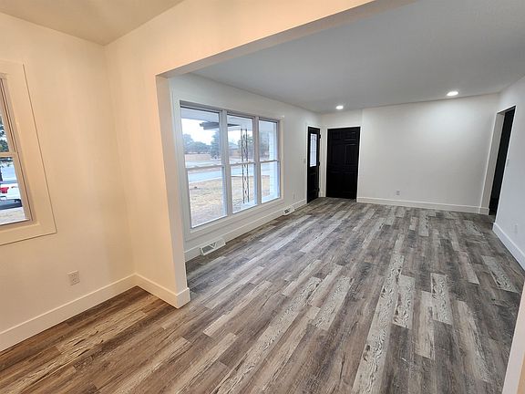 3rd image of 2918 Canal Blvd