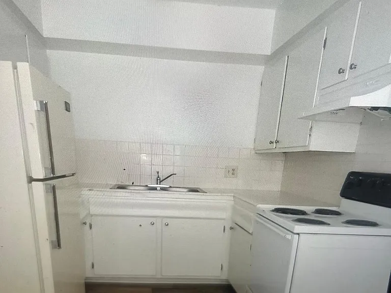 1321 E San Bruno Ave #B — Photo 3