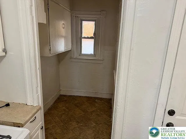 208 Ridge Ave — Photo 7