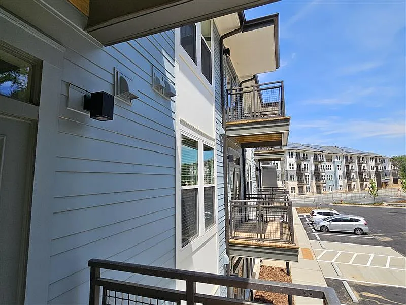 Lakeshore Villas — Photo 2