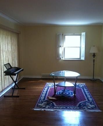 3rd image of 24041 Oneida Ave