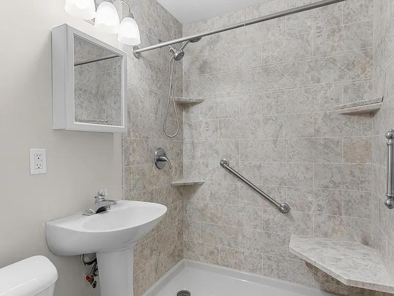 2604 Omar St — Photo 13