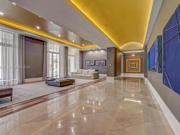 718 Valencia Ave #202 — Photo 4