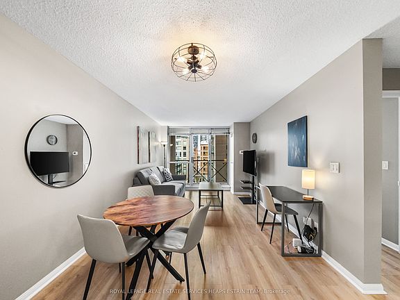 2nd image of 140 Simcoe St #702
