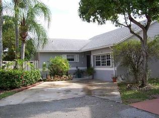 420 NW 101st Ter, Pembroke Pines, FL 33026