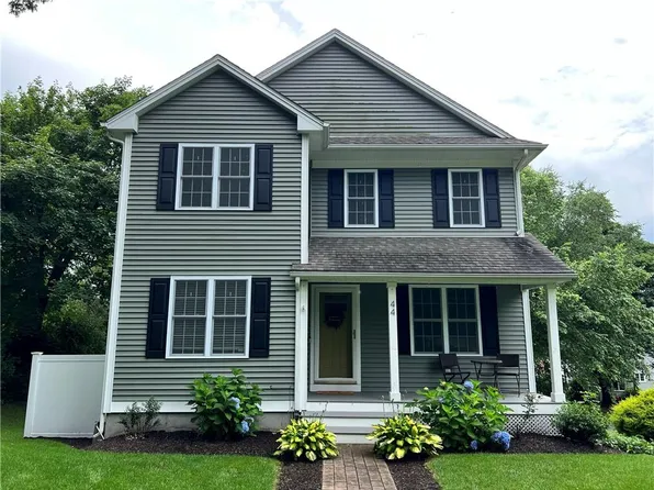 44 Farm Dr, Cumberland, RI 02864
